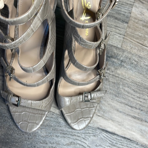 Joan & David beige/beige Strappy Buckle Stiletto Heels, size 8 - Picture 3 of 14